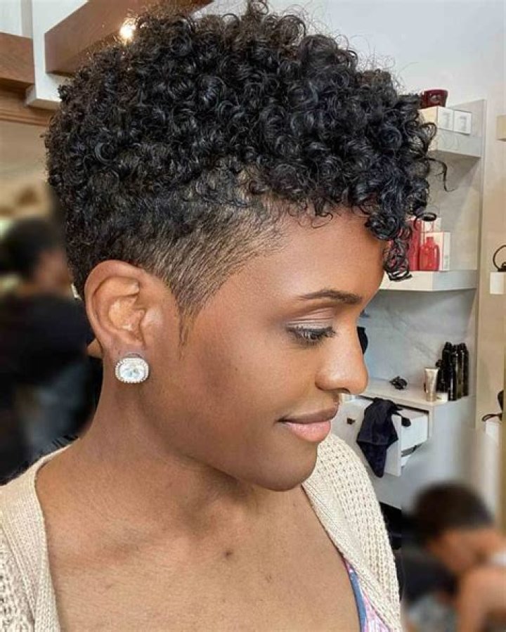 A Guide To Effortlessly Achieving Luscious Curls On Short African Hair