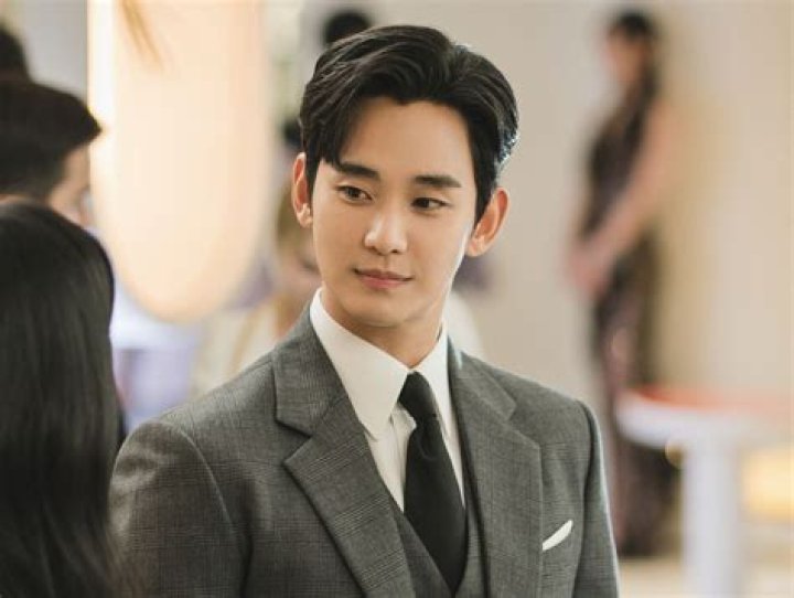 Exploring The Family Life Of Kim Soo Hyun: Does He Have A Child?