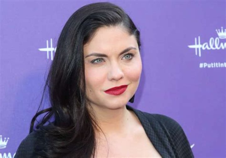 Get The Scoop: Determine Jodi Lyn O'Keeffe's Age