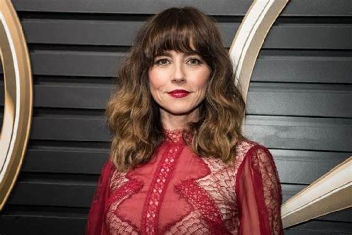 Linda Cardellini: A Journey Through Talent And Versatility