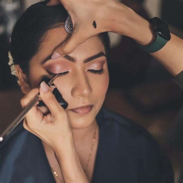 Professional Makeup Artistry By Jenny Gomez: Enhancing Your Natural Beauty