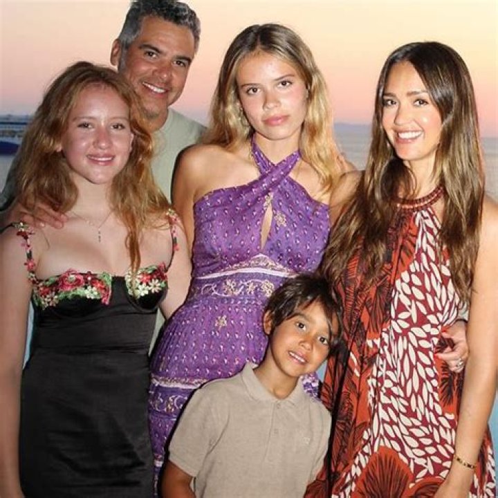 Unraveling The Family Ties: Does Jessica Alba Have Siblings?