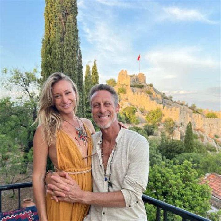 Unveiling Dr. Mark Hyman's Wife's Age: A Deep Dive Into Their Relationship