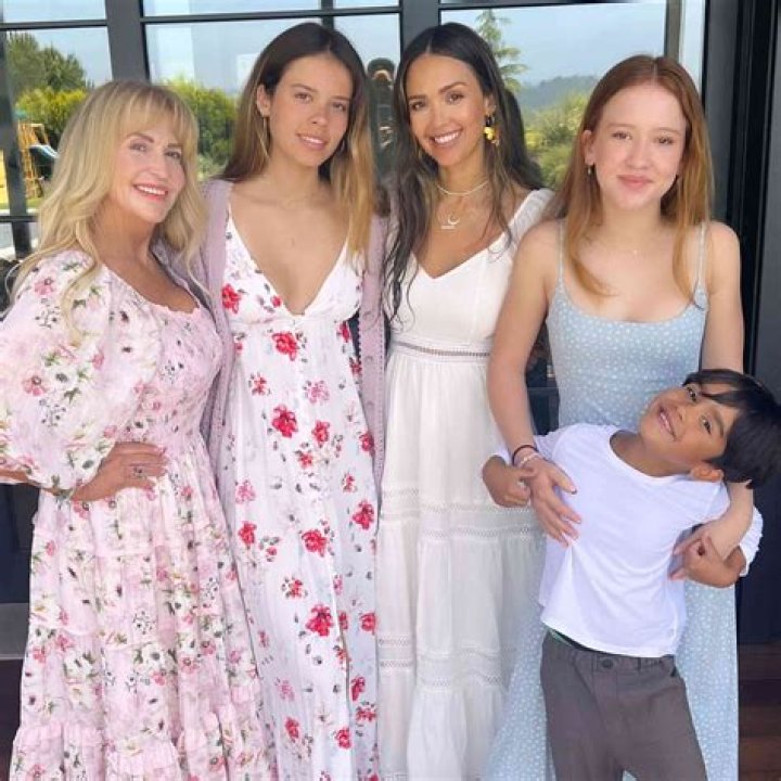 Unveiling The Mystery: Who Is Jessica Alba's Mother?